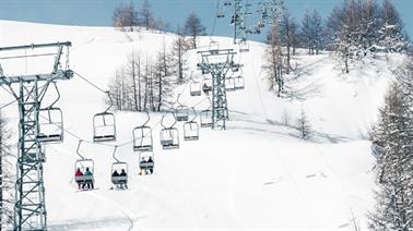 Image for: Skitourer (Gondelfahrt + Skilift)